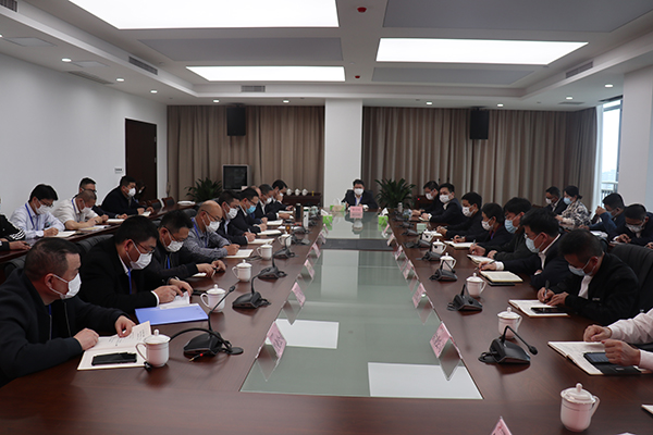 3月18日，市軌道交通集團組織召開專題會議，迅速傳達貫徹交通強市建設暨綜合交通大會戰(zhàn)視頻部署會會議精神。集團公司領導班子成員，各部室（辦）、子公司負責人和中層干部參加會議1.jpg